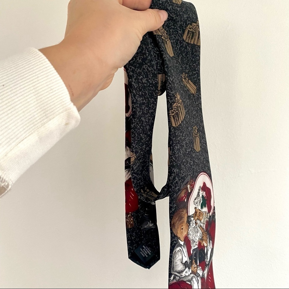 The Saturday Evening Post Vintage Christmas Tie - Santa Design, 1996 - Picture 3 of 6